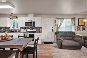 285 E 3rd Ave, Junction City, OR 97448 - Photo 8