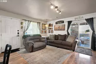 285 E 3rd Ave, Junction City, OR 97448 - Photo 10