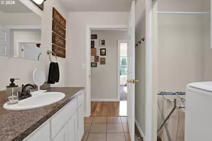 285 E 3rd Ave, Junction City, OR 97448 - Photo 26