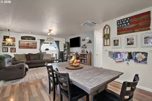 285 E 3rd Ave, Junction City, OR 97448 - Photo 16