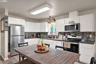 285 E 3rd Ave, Junction City, OR 97448 - Photo 14