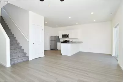 3933 SW Duniway Ln, Gresham, OR 97080 - Photo 8