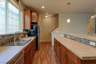 7915 NE Rockne Way, Hillsboro, OR 97006 - Photo 8