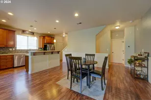 7915 NE Rockne Way, Hillsboro, OR 97006 - Photo 6