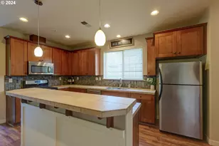 7915 NE Rockne Way, Hillsboro, OR 97006 - Photo 6