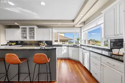 4240 NW Twilight Ter, Portland, OR 97229 - Photo 4