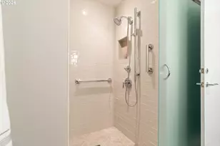 3570 S River Pkwy, Portland, OR 97239 - Photo 18