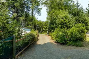 5230 4th St, Tillamook, OR 97141 - Photo 14