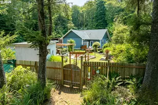 5230 4th St, Tillamook, OR 97141 - Photo 2