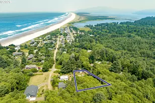 5230 4th St, Tillamook, OR 97141 - Photo 2