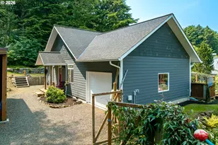 5230 4th St, Tillamook, OR 97141 - Photo 4