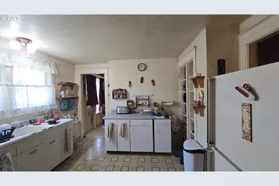 885 NE 3rd St, Gresham, OR 97030 - Photo 16