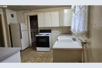 885 NE 3rd St, Gresham, OR 97030 - Photo 14