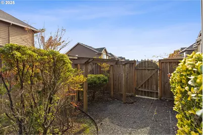 10552 NE Gateway St, Hillsboro, OR 97006 - Photo 34