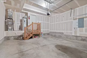 10552 NE Gateway St, Hillsboro, OR 97006 - Photo 38