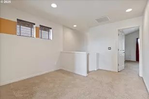 10552 NE Gateway St, Hillsboro, OR 97006 - Photo 18