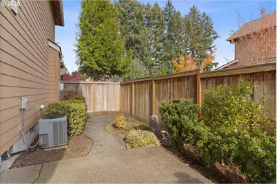 10552 NE Gateway St, Hillsboro, OR 97006 - Photo 32