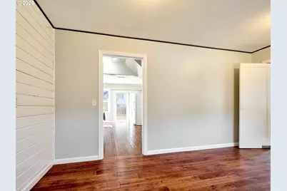 845 S Water St, Silverton, OR 97381 - Photo 8