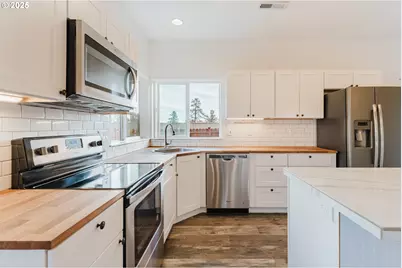 61142 Brookhollow Dr, Bend, OR 97702 - Photo 4