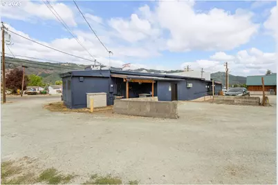 172 S Old Pacific, Myrtle Creek, OR 97457 - Photo 8