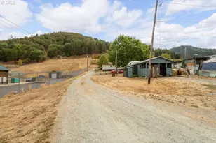 172 S Old Pacific, Myrtle Creek, OR 97457 - Photo 26