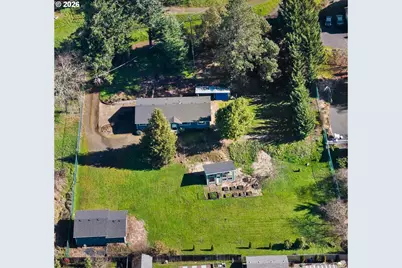 1378 NW Grove St, Roseburg, OR 97471 - Photo 2