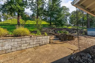 1378 NW Grove St, Roseburg, OR 97471 - Photo 6