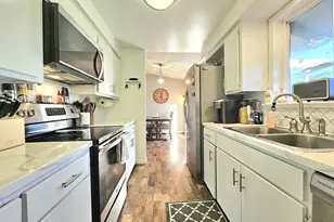 390 N 7th Pl, Harrisburg, OR 97446 - Photo 12