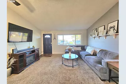 390 N 7th Pl, Harrisburg, OR 97446 - Photo 8