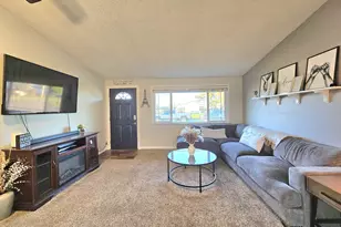 390 N 7th Pl, Harrisburg, OR 97446 - Photo 8