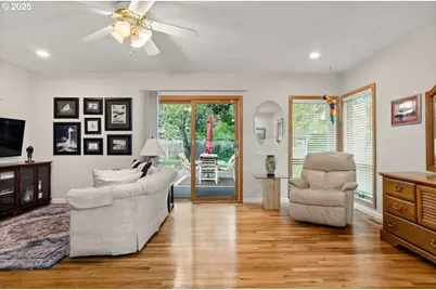 9845 SW Eagle Ln, Beaverton, OR 97008 - Photo 18