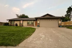 435 SE 9th Ct, Hermiston, OR 97838 - Photo 2