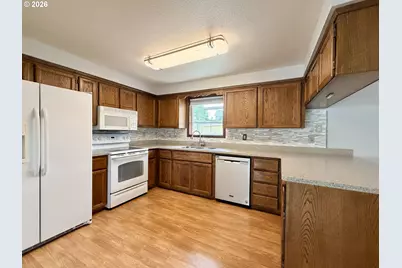435 SE 9th Ct, Hermiston, OR 97838 - Photo 6