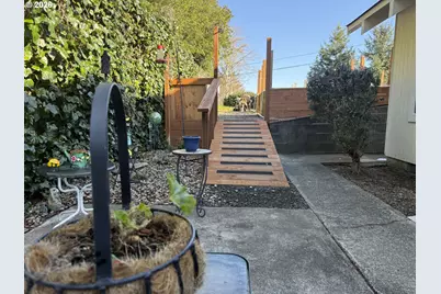 2580 Fir St, North Bend, OR 97459 - Photo 32