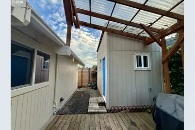 2580 Fir St, North Bend, OR 97459 - Photo 42