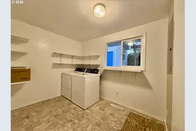 2580 Fir St, North Bend, OR 97459 - Photo 12
