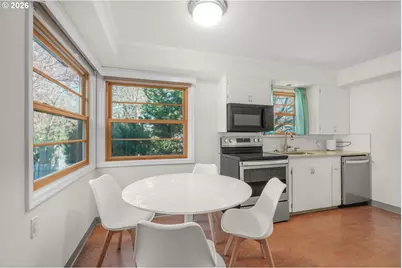 3286 NE Holman St, Portland, OR 97211 - Photo 10