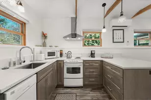 3286 NE Holman St, Portland, OR 97211 - Photo 22