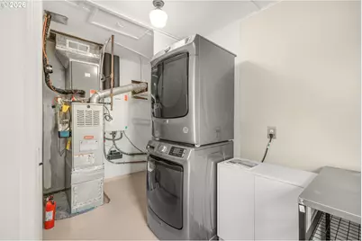 3286 NE Holman St, Portland, OR 97211 - Photo 16