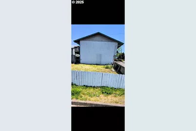 587 W Berdine St, Roseburg, OR 97471 - Photo 8