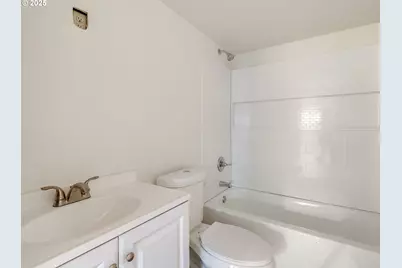 15 S Gibbs St, Portland, OR 97239 - Photo 44