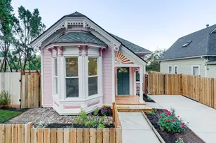 15 S Gibbs St, Portland, OR 97239 - Photo 2