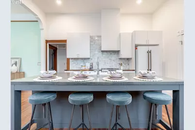 15 S Gibbs St, Portland, OR 97239 - Photo 18