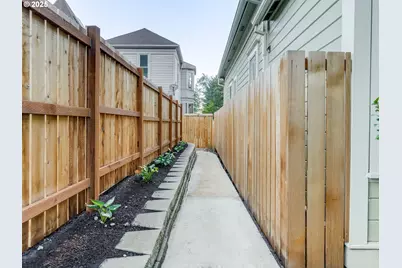 15 S Gibbs St, Portland, OR 97239 - Photo 38