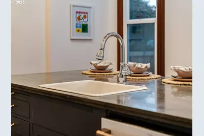 15 S Gibbs St, Portland, OR 97239 - Photo 20