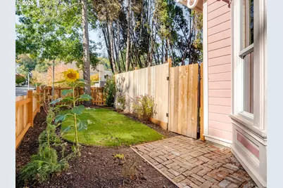 15 S Gibbs St, Portland, OR 97239 - Photo 46