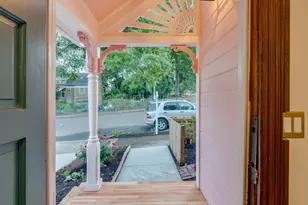 15 S Gibbs St, Portland, OR 97239 - Photo 6