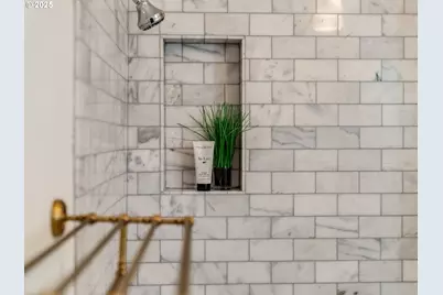 15 S Gibbs St, Portland, OR 97239 - Photo 32