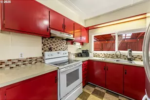 8951 SE Fuller Rd, Happy Valley, OR 97086 - Photo 8