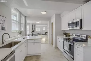 6204 NE 8th Ave, Portland, OR 97211 - Photo 8